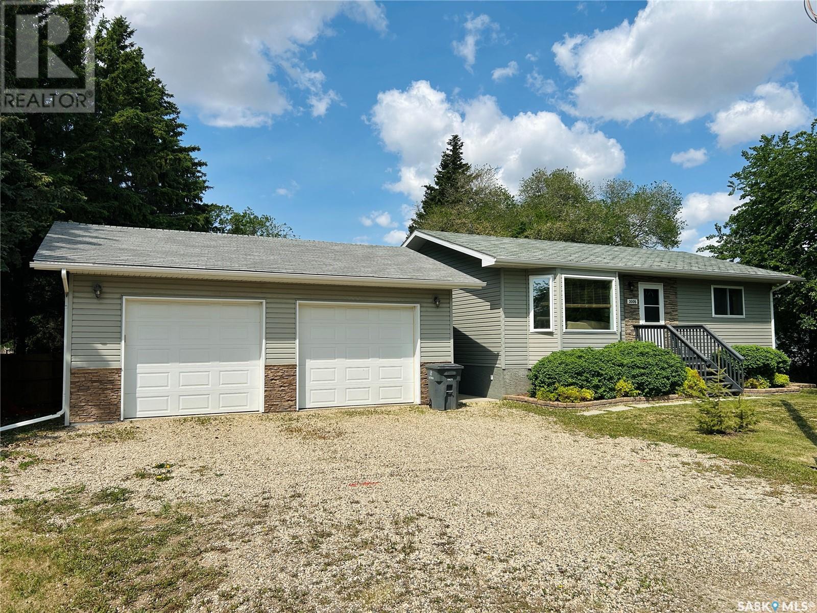 3005 2nd Avenue E, Waldheim, Saskatchewan  S0K 4R0 - Photo 1 - SK008001