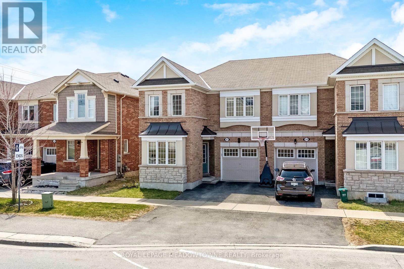 307 Yates Drive, Milton, Ontario  L9T 2Y4 - Photo 2 - W12128730