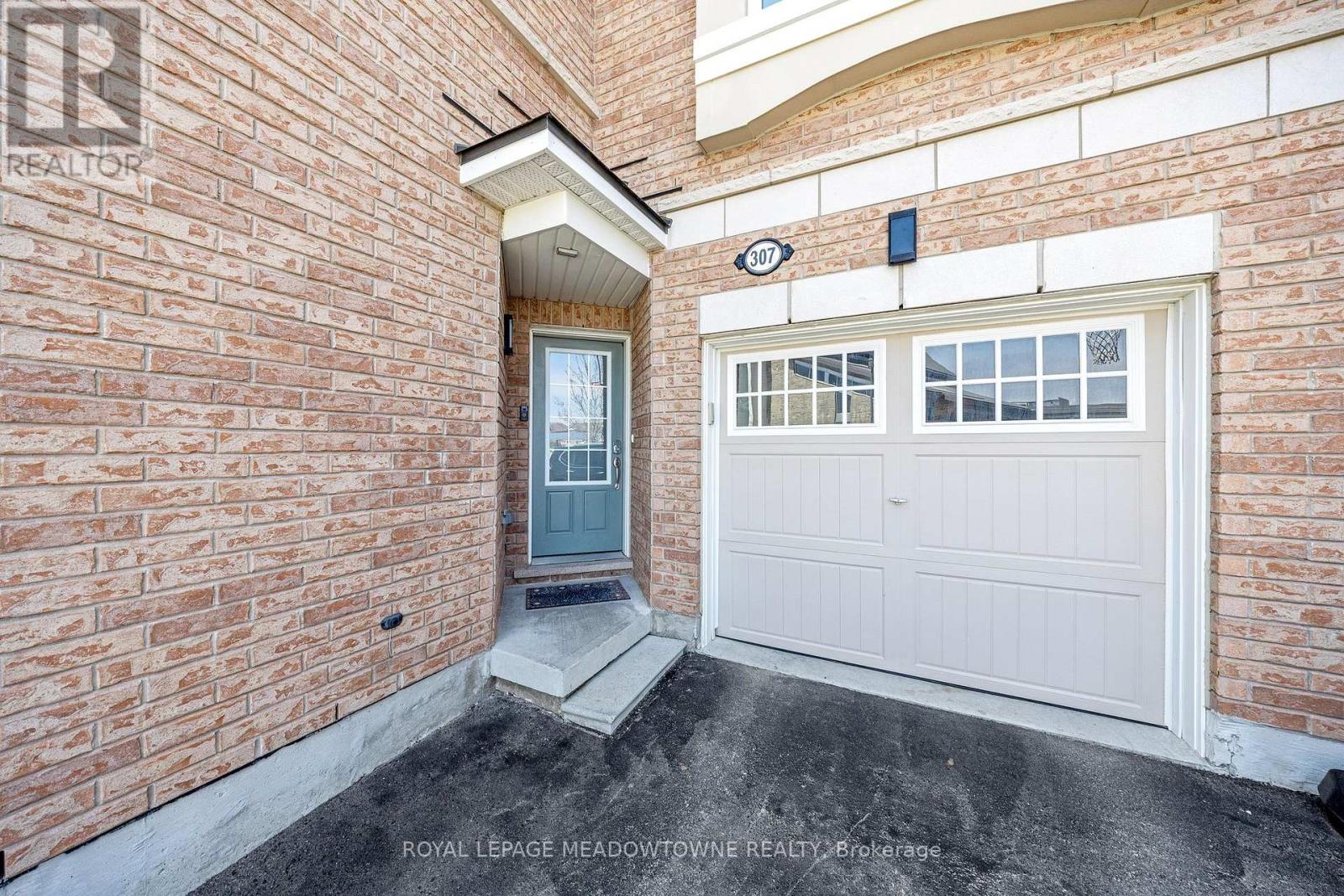 307 Yates Drive, Milton, Ontario  L9T 2Y4 - Photo 5 - W12128730