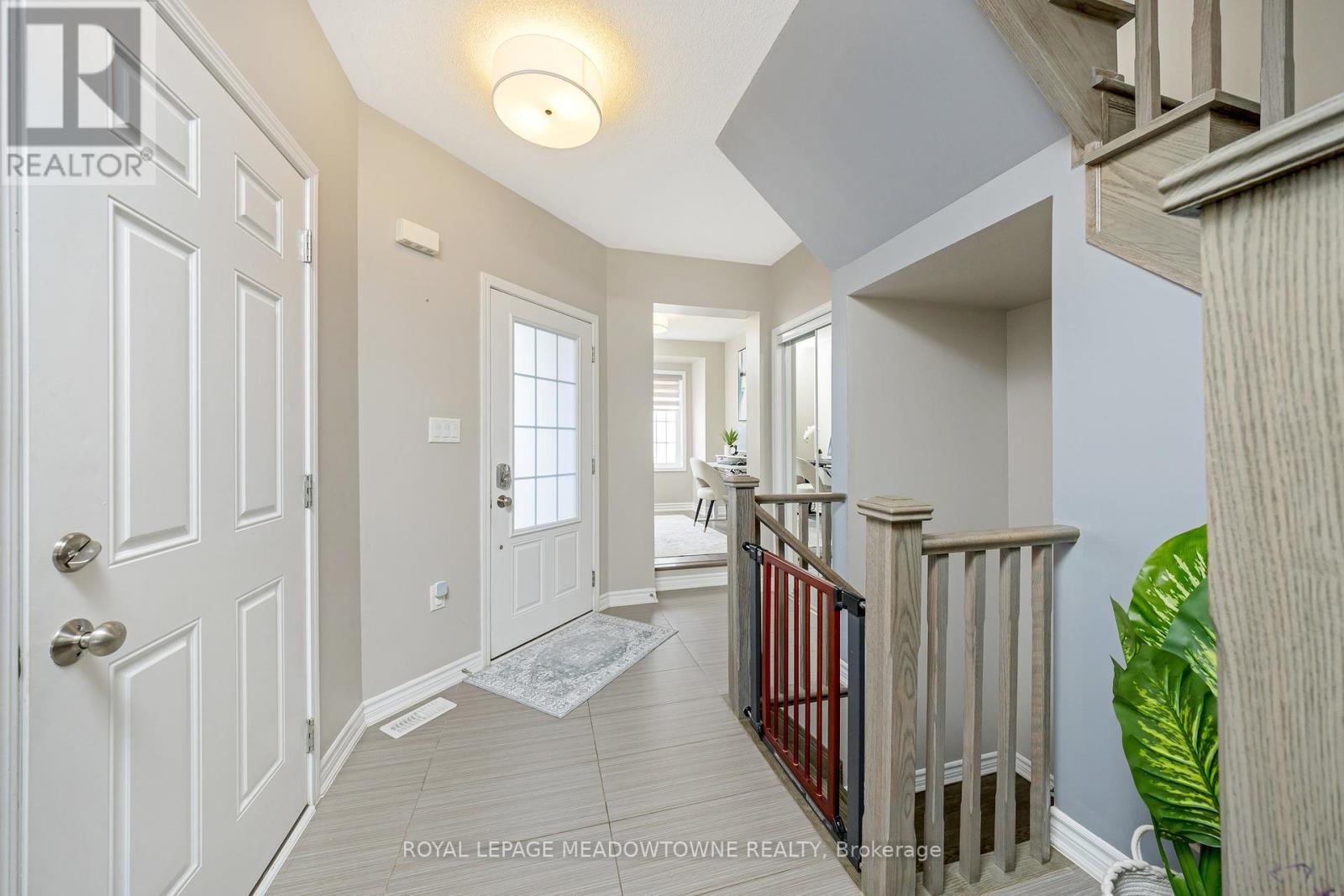 307 Yates Drive, Milton, Ontario  L9T 2Y4 - Photo 6 - W12128730
