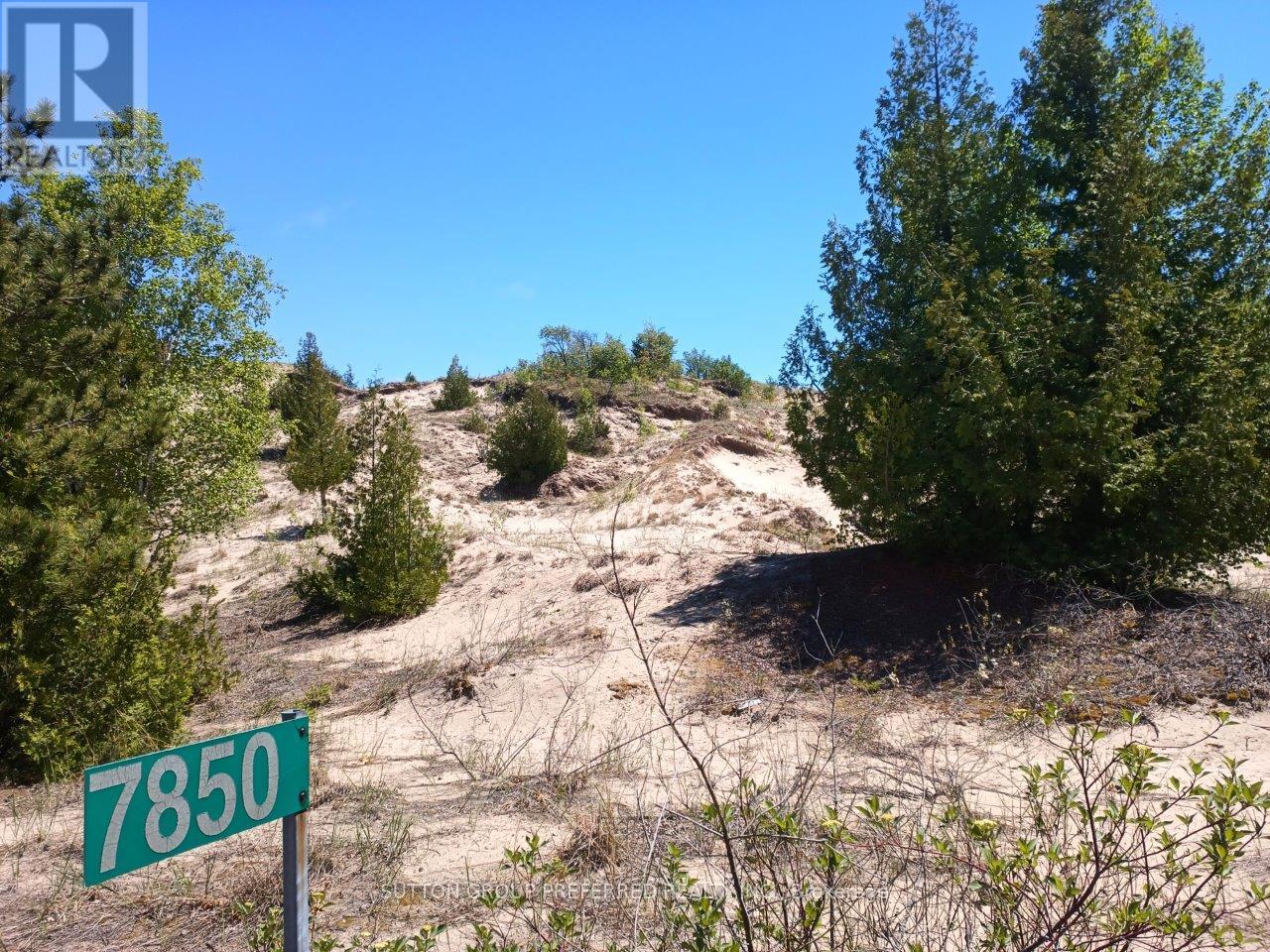 7850 Sydney Walk, Lambton Shores, Ontario  N0M 2L0 - Photo 9 - X12190020