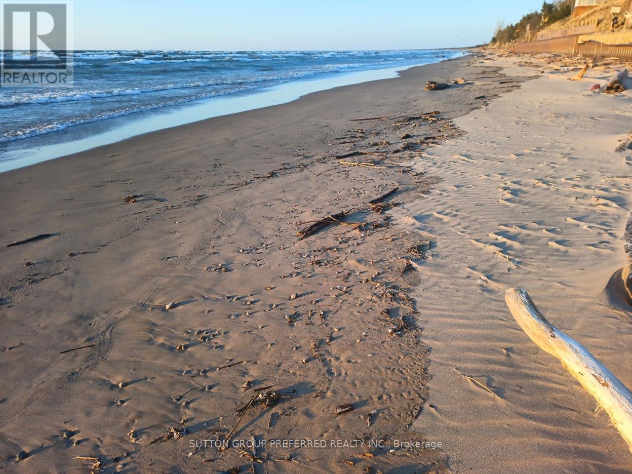 7850 Sydney Walk, Lambton Shores, Ontario  N0M 2L0 - Photo 25 - X12190020