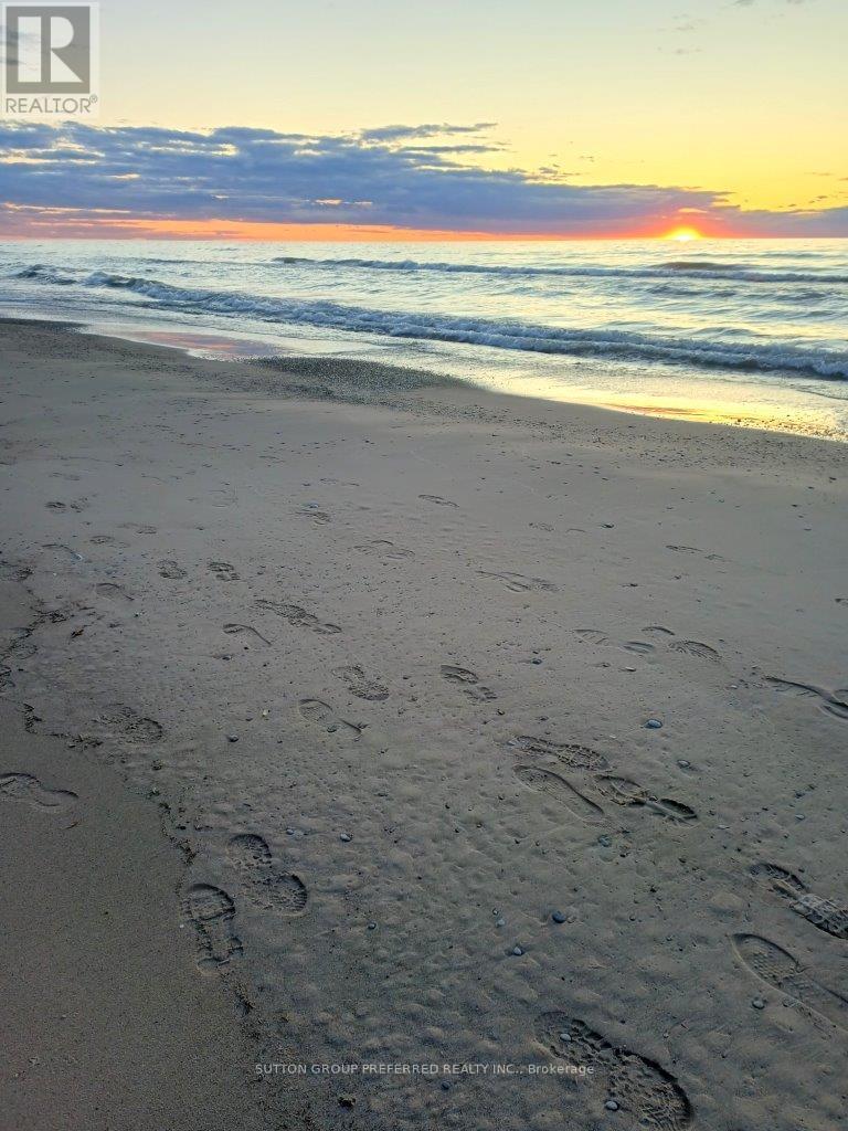 7850 Sydney Walk, Lambton Shores, Ontario  N0M 2L0 - Photo 29 - X12190020