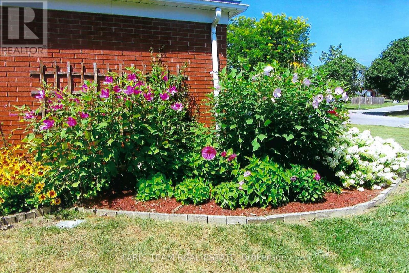 6 Glendale Drive, Welland, Ontario  L3C 4Y6 - Photo 29 - X12190273