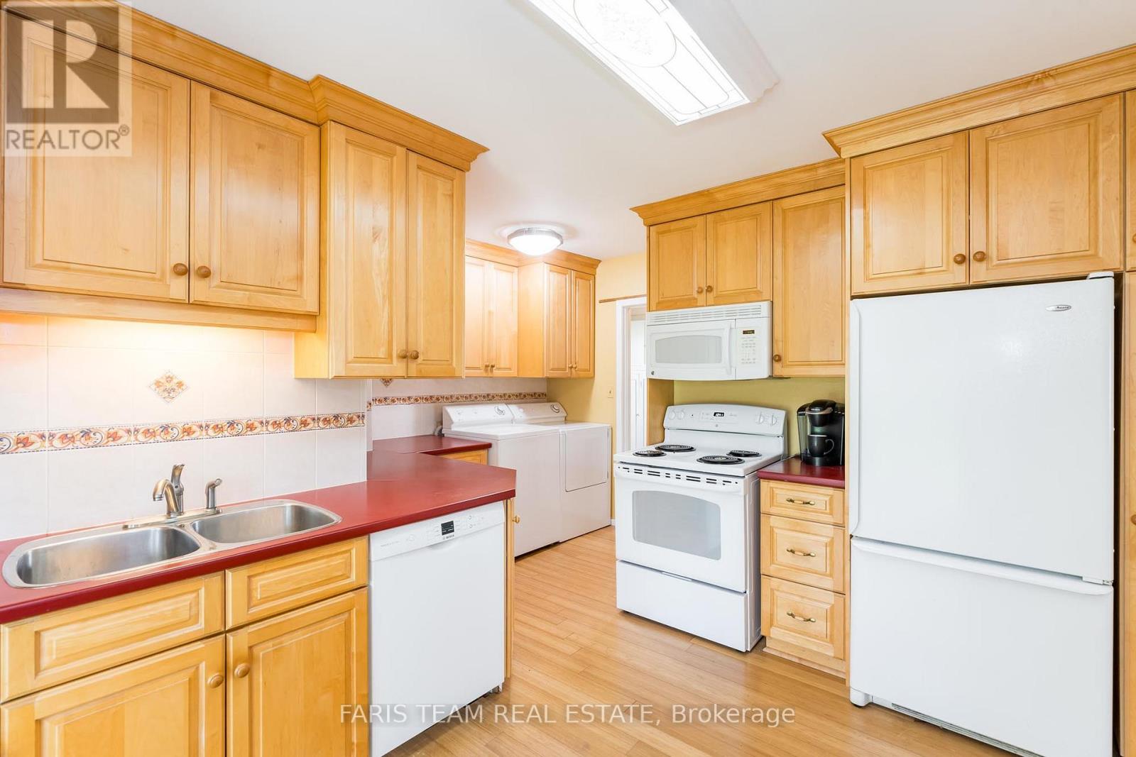 6 Glendale Drive, Welland (Prince Charles), Ontario  L3C 4Y6 - Photo 4 - X12190273