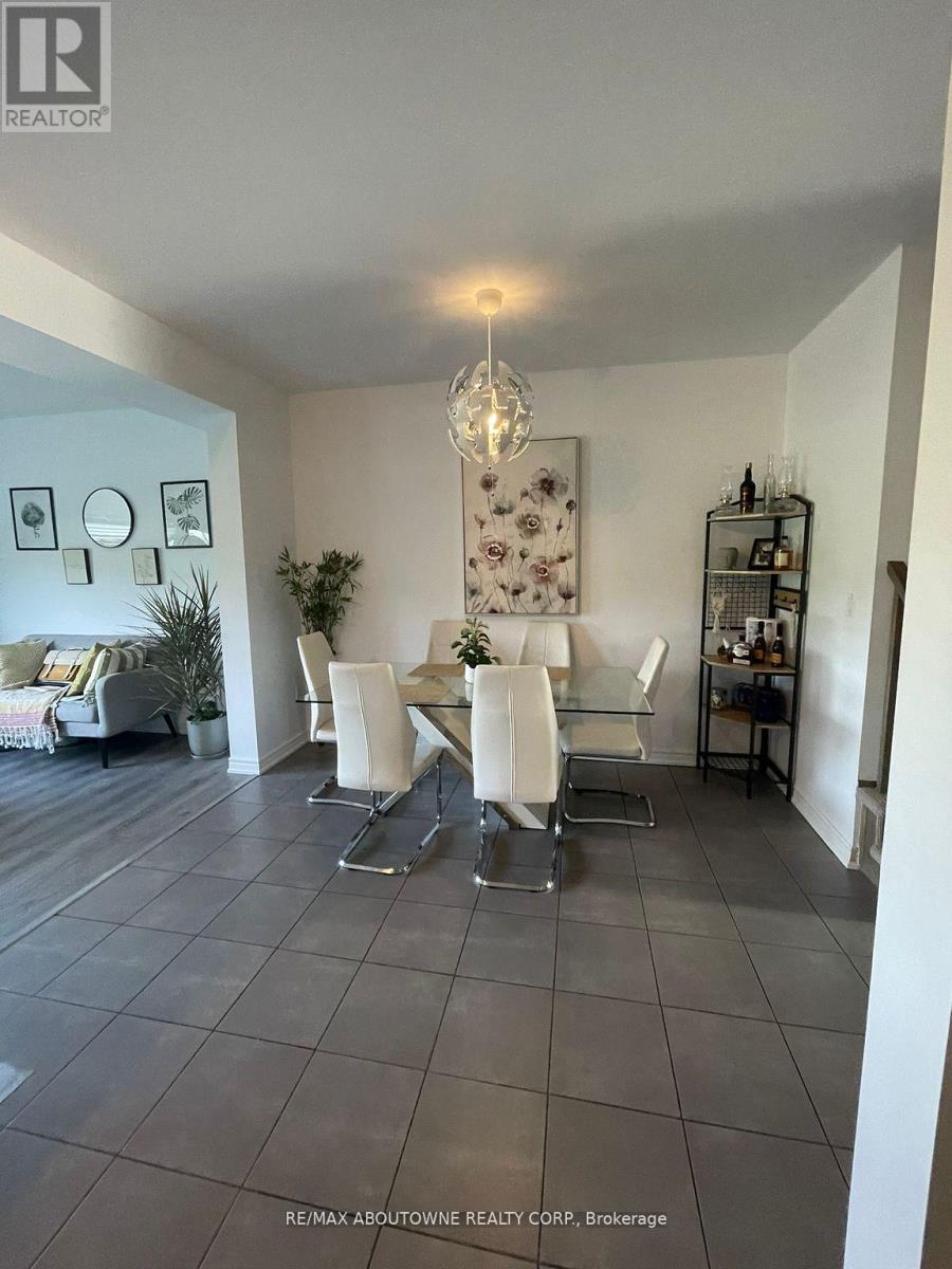 66 Bradbury Road, Hamilton, Ontario  L8J 2V7 - Photo 6 - X12190281
