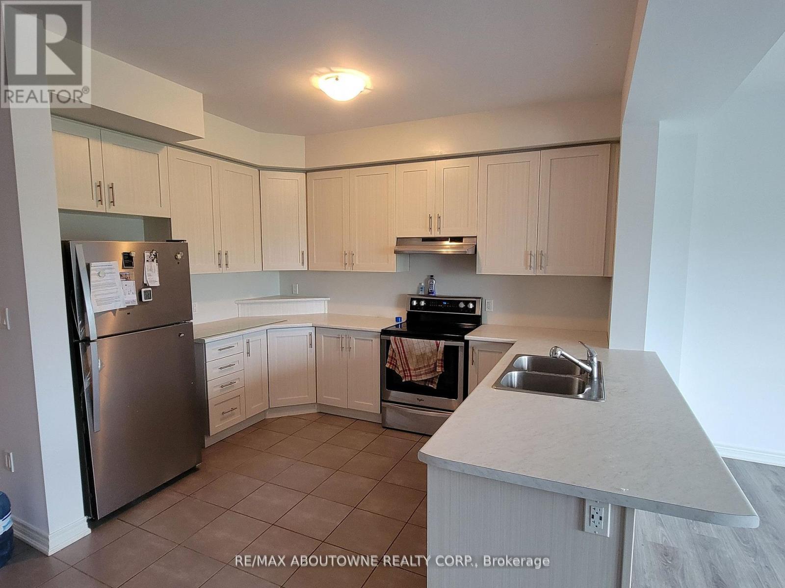 66 Bradbury Road, Hamilton, Ontario  L8J 2V7 - Photo 9 - X12190281