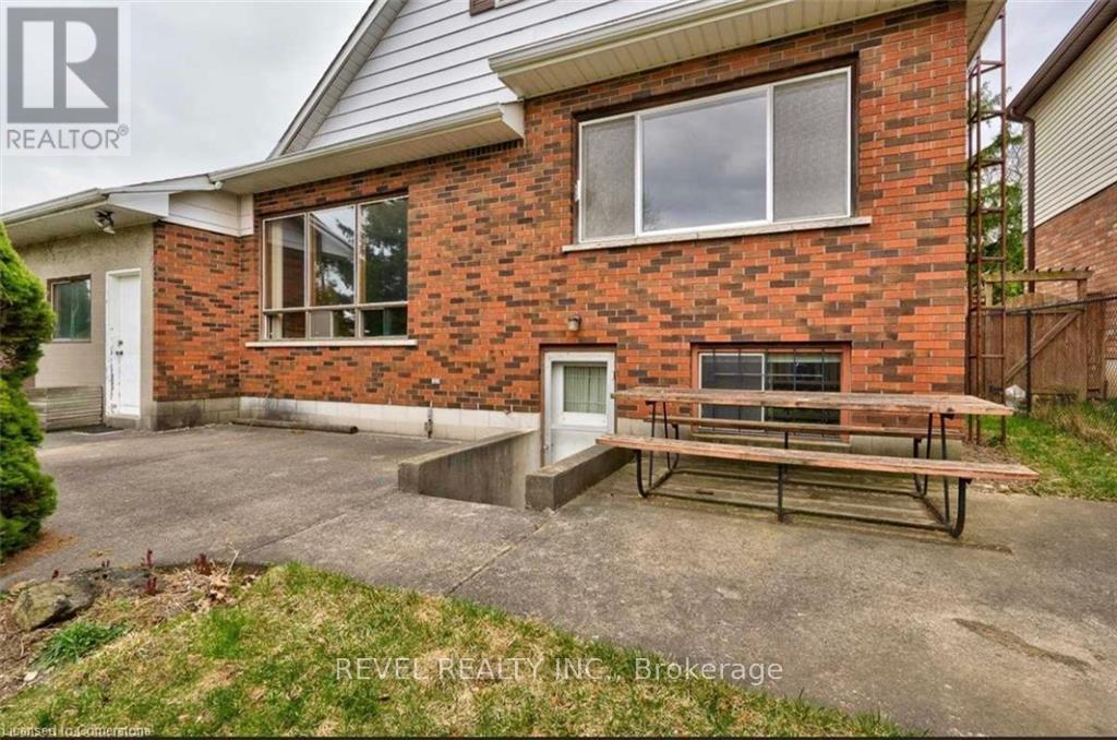 171 Stone Church Road E, Hamilton, Ontario  L9B 1A8 - Photo 13 - X12190335