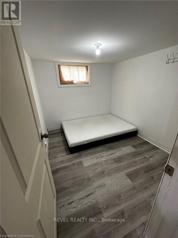171 Stone Church Road E, Hamilton, Ontario  L9B 1A8 - Photo 8 - X12190335
