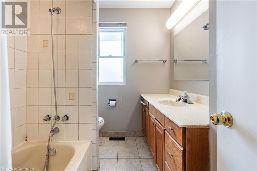 209 Nash Road N, Hamilton, Ontario  L8H 2P8 - Photo 16 - 40693612