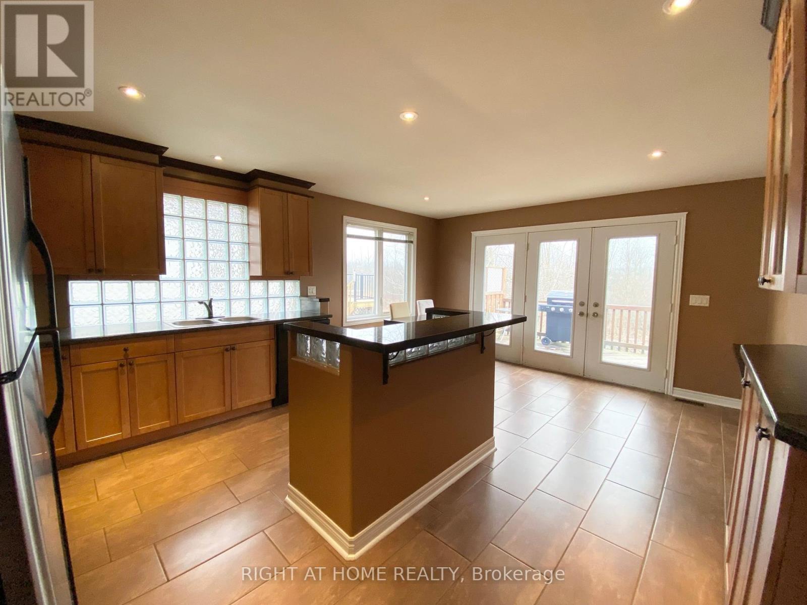 3640 Weinbrenner Road, Niagara Falls, Ontario  L2G 7Y4 - Photo 10 - X12187545