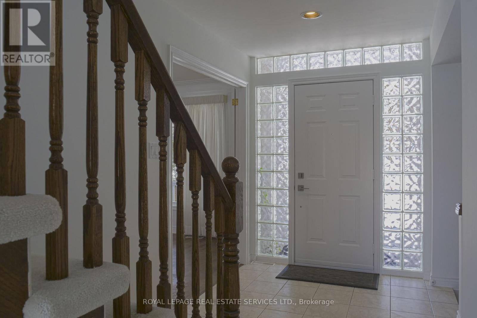 157 Trelawn Avenue, Oakville, Ontario  L6J 4R3 - Photo 4 - W11984317
