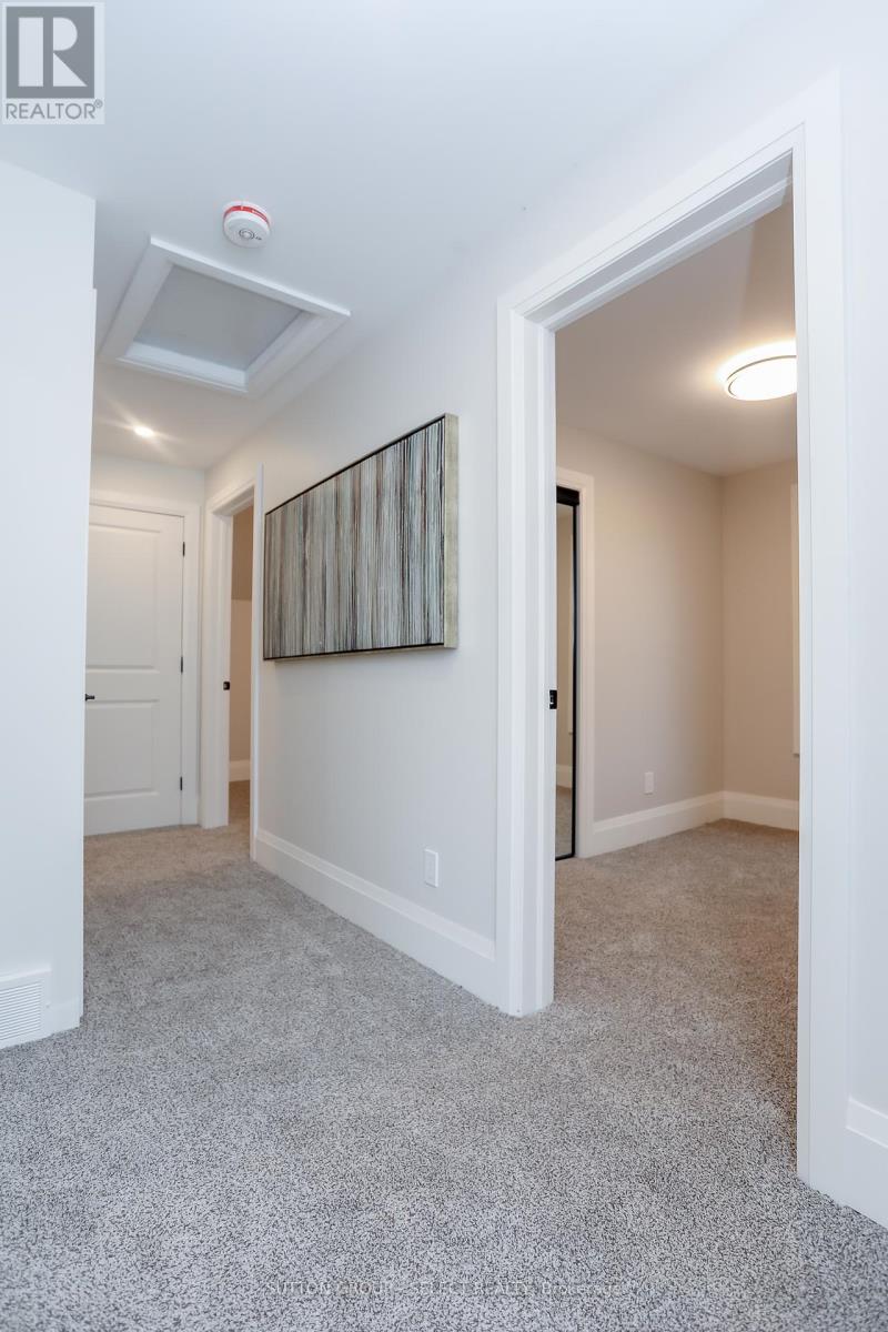 964 Dufferin Avenue, London East, Ontario  N5W 3K2 - Photo 27 - X12190353
