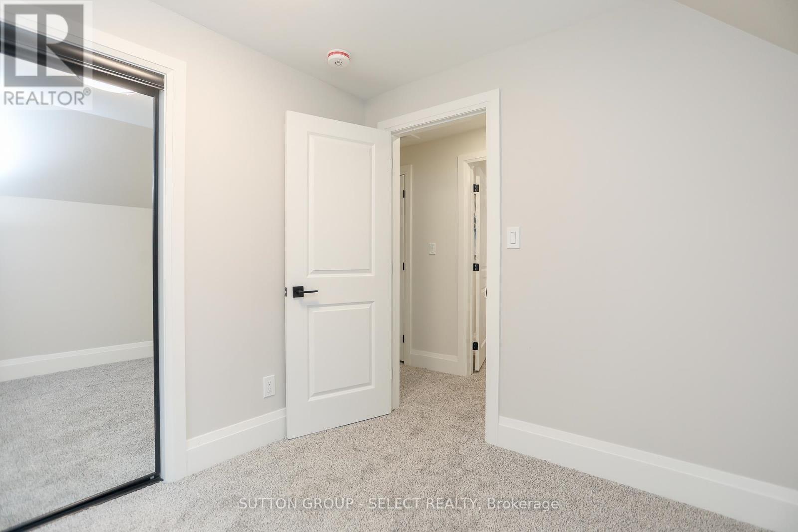 964 Dufferin Avenue, London East, Ontario  N5W 3K2 - Photo 31 - X12190353