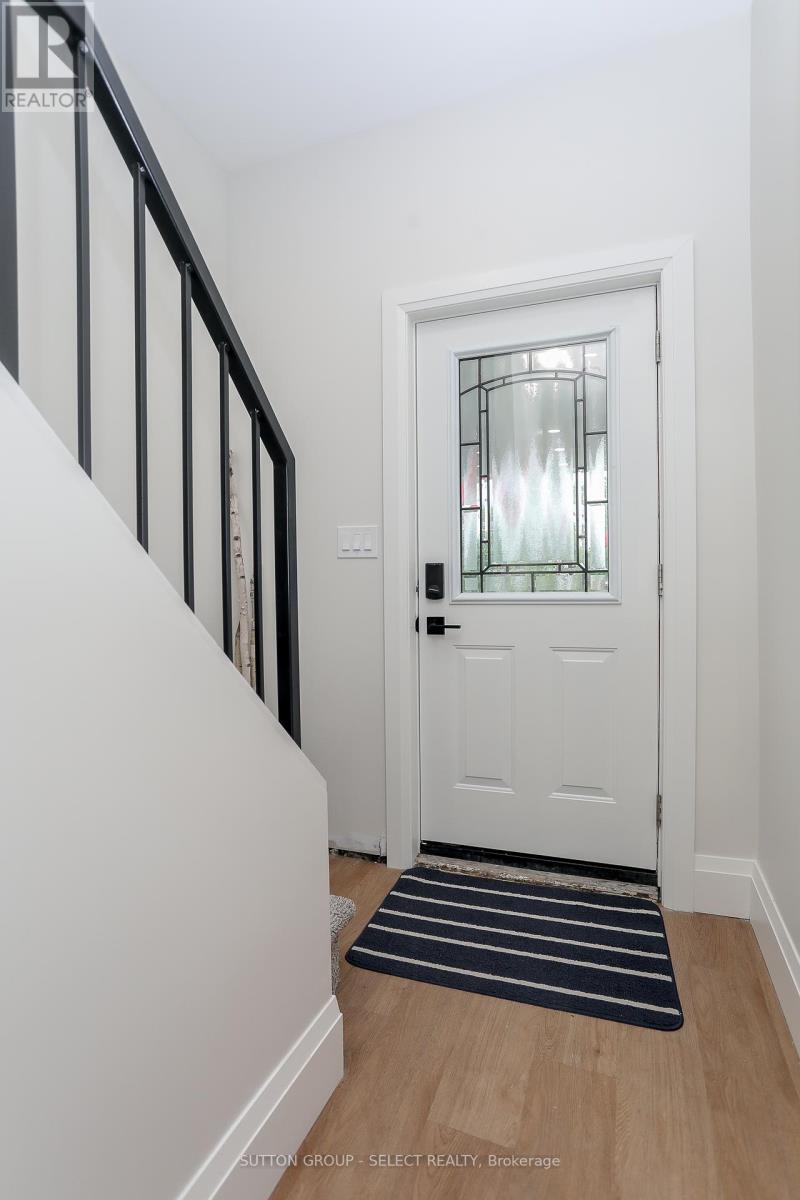 964 Dufferin Avenue, London East, Ontario  N5W 3K2 - Photo 6 - X12190353