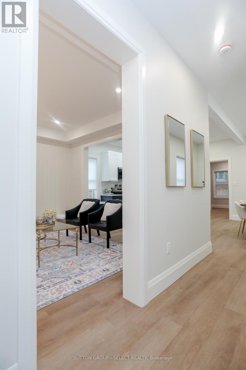964 Dufferin Avenue, London East, Ontario  N5W 3K2 - Photo 7 - X12190353