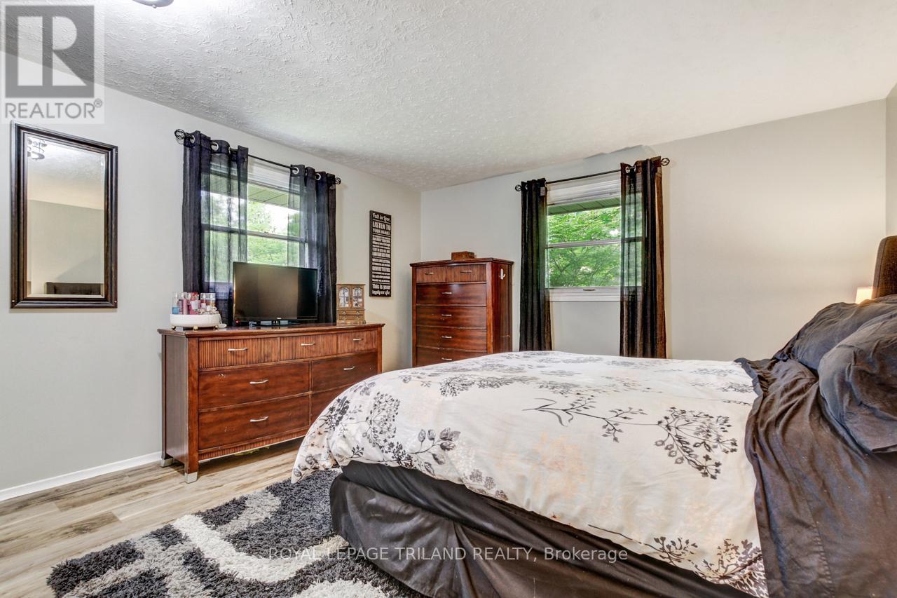 9460 Currie Road, Dutton/dunwich (Wallacetown), Ontario  N0L 2M0 - Photo 17 - X12190374