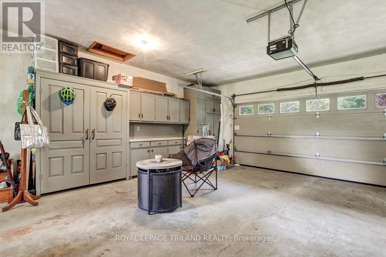 9460 Currie Road, Dutton/dunwich (Wallacetown), Ontario  N0L 2M0 - Photo 35 - X12190374