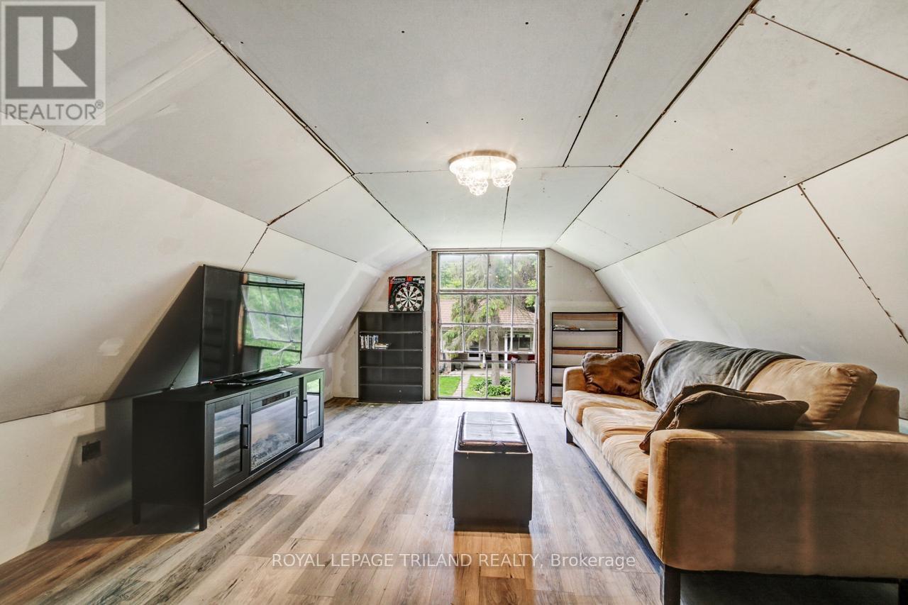 9460 Currie Road, Dutton/dunwich (Wallacetown), Ontario  N0L 2M0 - Photo 45 - X12190374