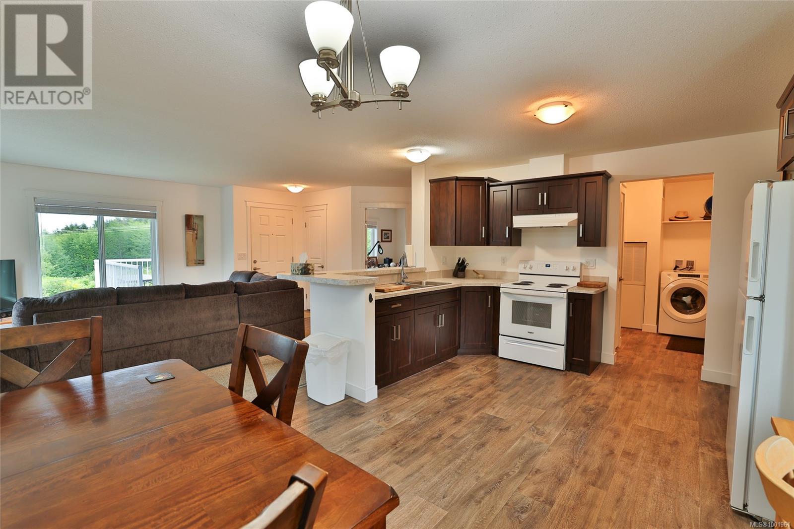 570 Venture Pl, Port Mcneill, British Columbia  V0N 2R0 - Photo 4 - 1001961