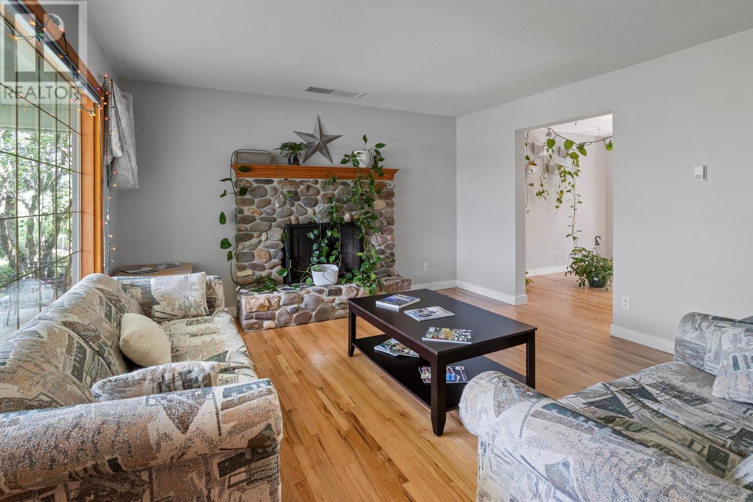 950 Hagey Road, Lister, British Columbia V0B 1C1 - Photo 5 - 10347838