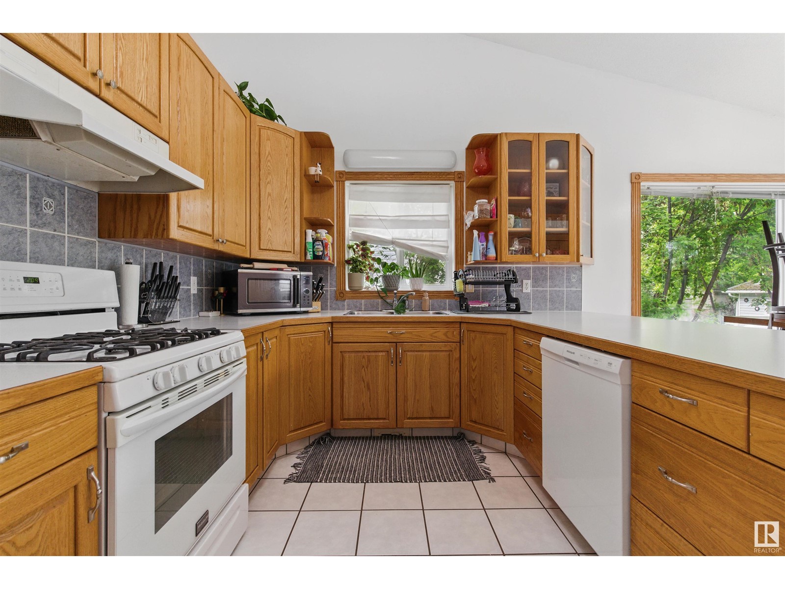 Property at 9716 160 ST NW image 4