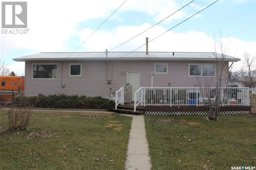 209 3rd Avenue E, Lampman, Saskatchewan  S0C 1N0 - Photo 25 - SK988063