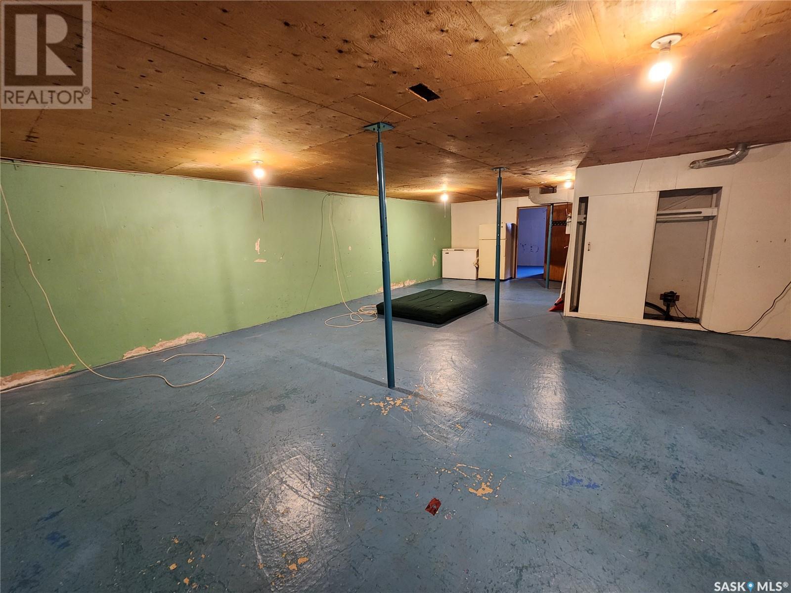 209 3rd Avenue E, Lampman, Saskatchewan  S0C 1N0 - Photo 19 - SK988063