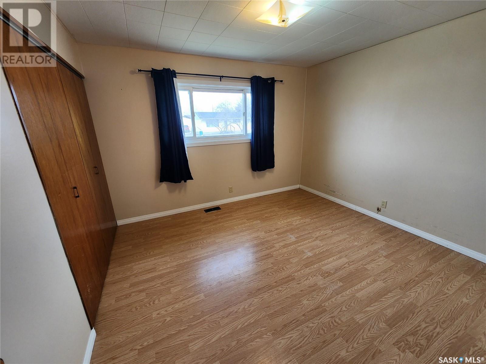 209 3rd Avenue E, Lampman, Saskatchewan  S0C 1N0 - Photo 16 - SK988063