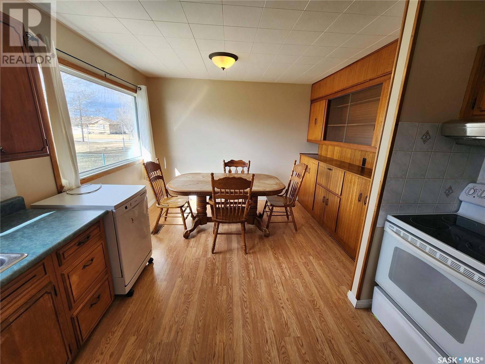 209 3rd Avenue E, Lampman, Saskatchewan  S0C 1N0 - Photo 7 - SK988063