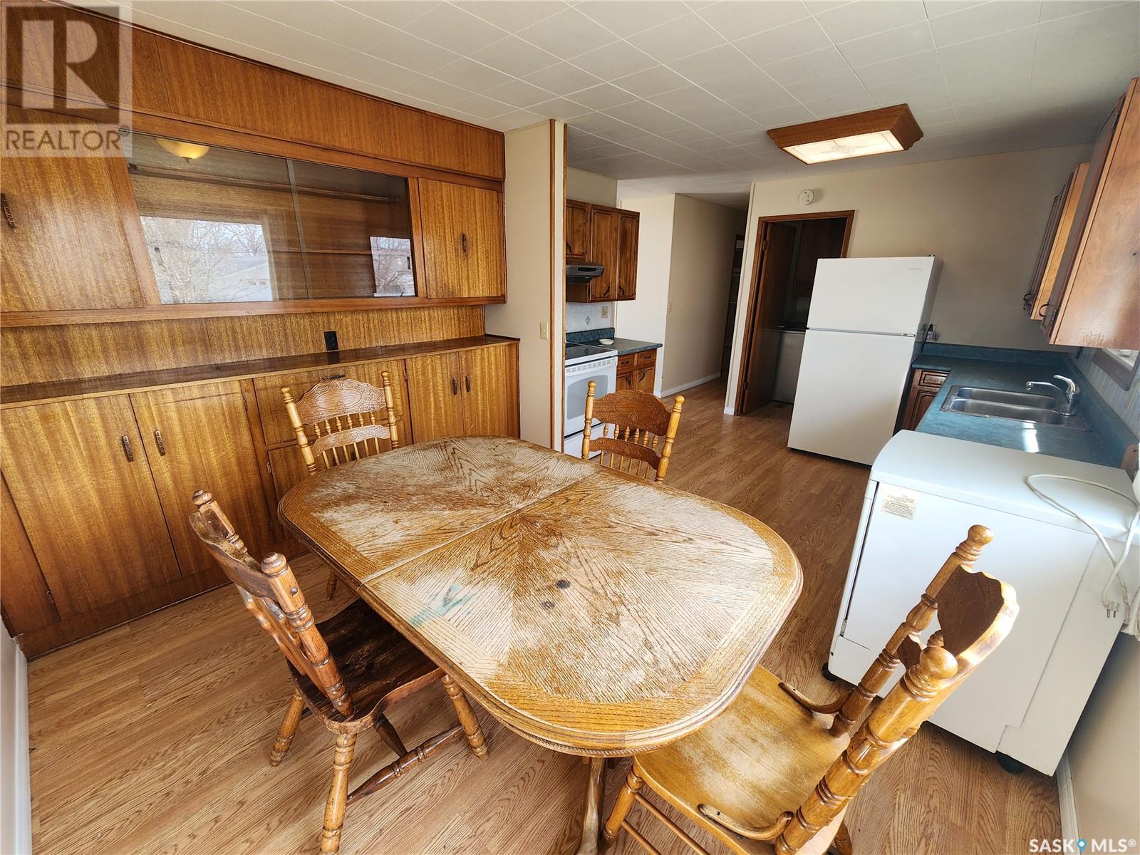 209 3rd Avenue E, Lampman, Saskatchewan  S0C 1N0 - Photo 9 - SK988063