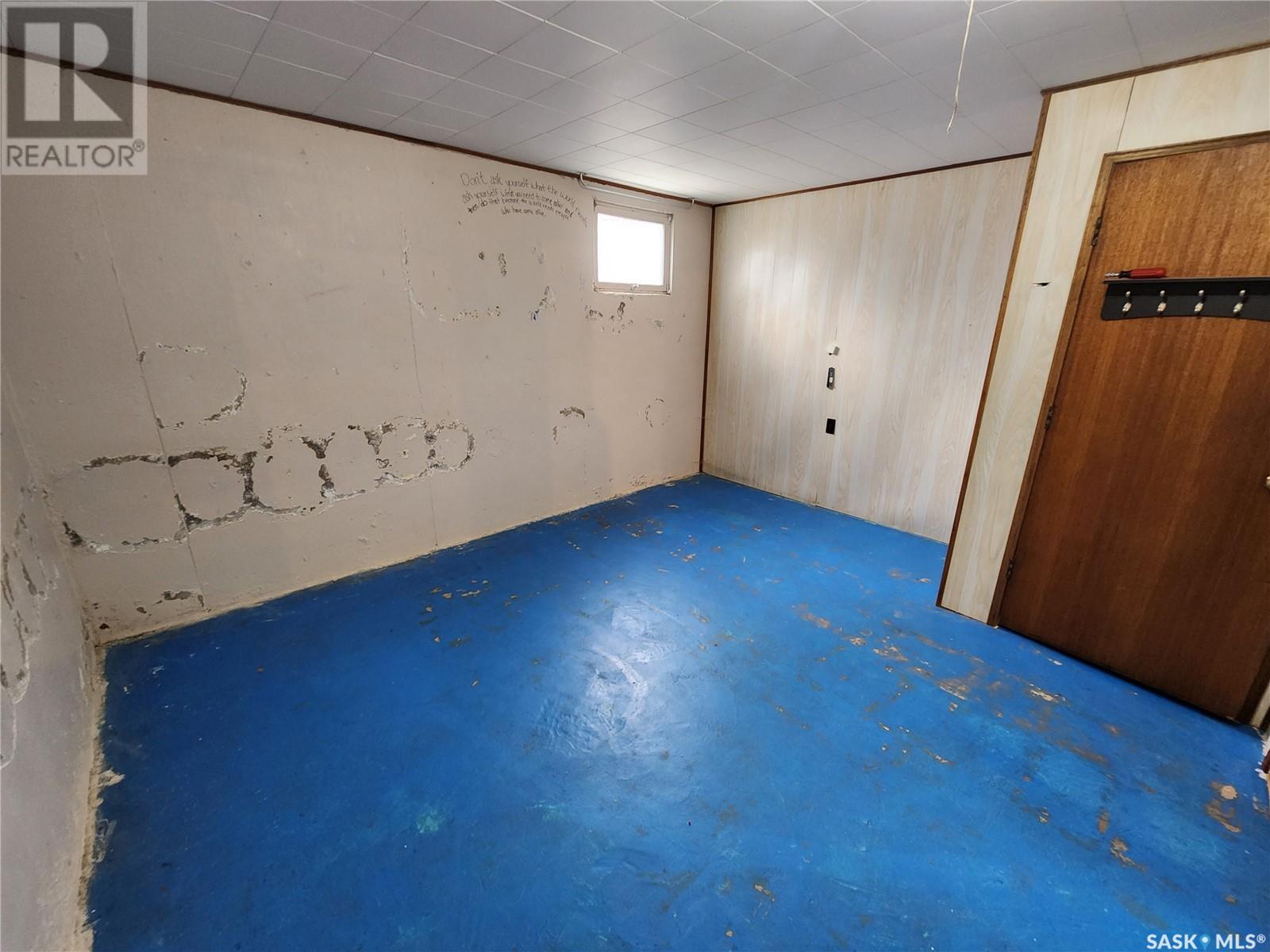 209 3rd Avenue E, Lampman, Saskatchewan  S0C 1N0 - Photo 23 - SK988063