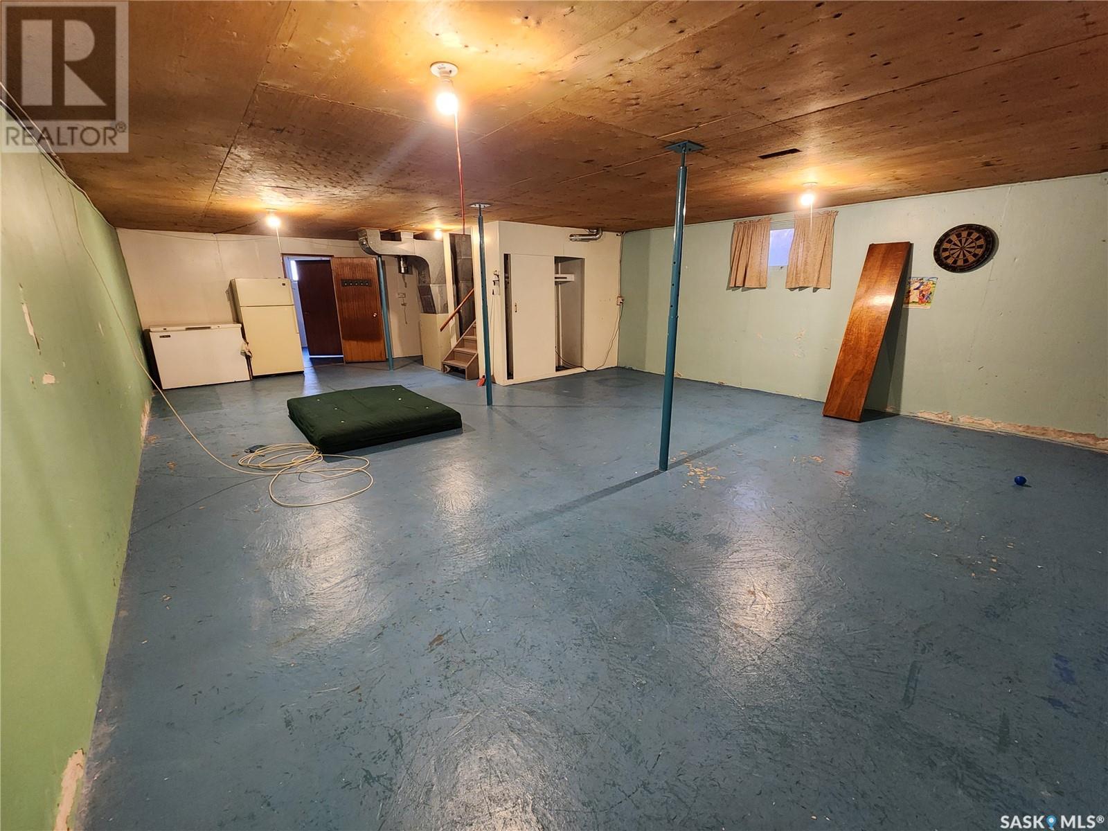 209 3rd Avenue E, Lampman, Saskatchewan  S0C 1N0 - Photo 20 - SK988063