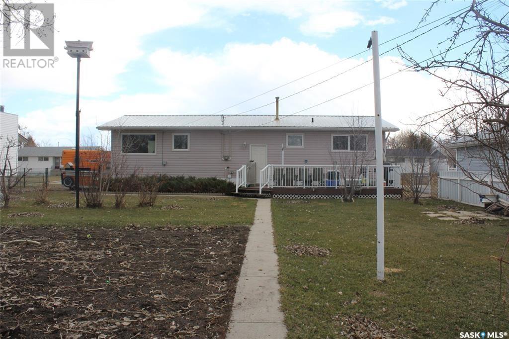 209 3rd Avenue E, Lampman, Saskatchewan  S0C 1N0 - Photo 24 - SK988063