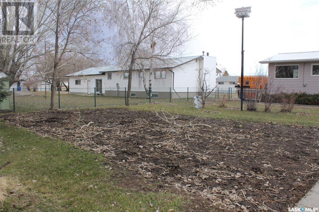 209 3rd Avenue E, Lampman, Saskatchewan  S0C 1N0 - Photo 29 - SK988063