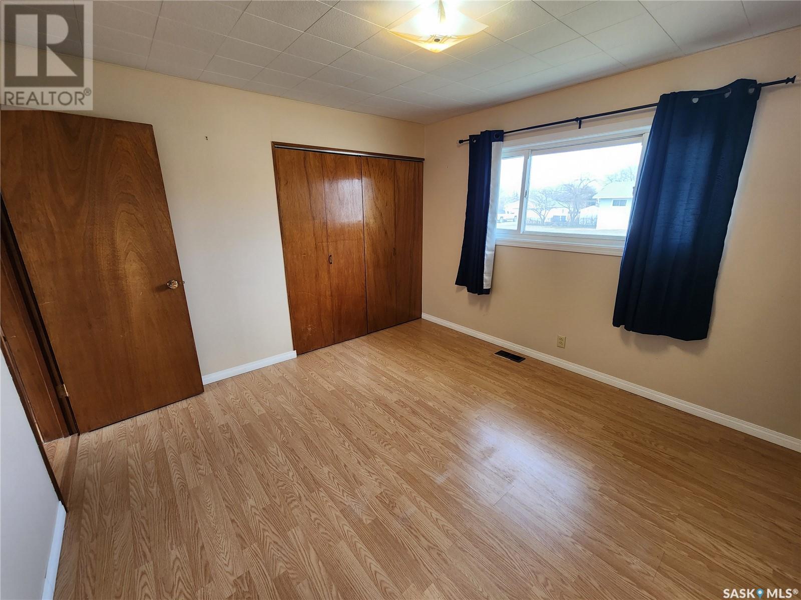 209 3rd Avenue E, Lampman, Saskatchewan  S0C 1N0 - Photo 17 - SK988063