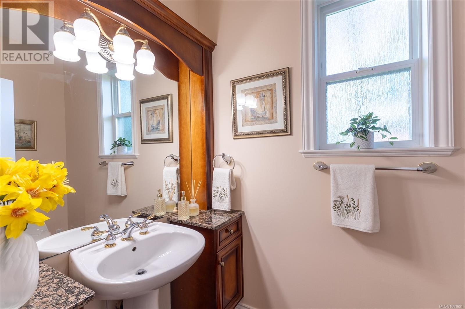 4252 Oakview Close, Saanich, British Columbia  V8N 6M8 - Photo 17 - 1001091