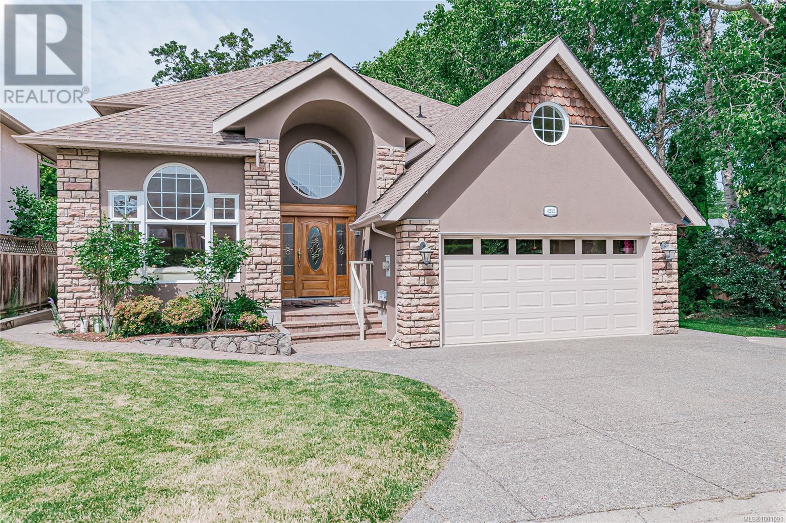 4252 Oakview Close, Saanich, British Columbia
