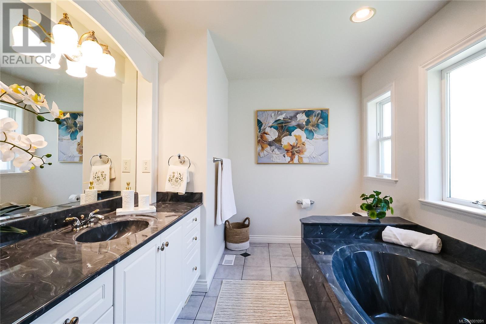 4252 Oakview Close, Saanich, British Columbia  V8N 6M8 - Photo 24 - 1001091