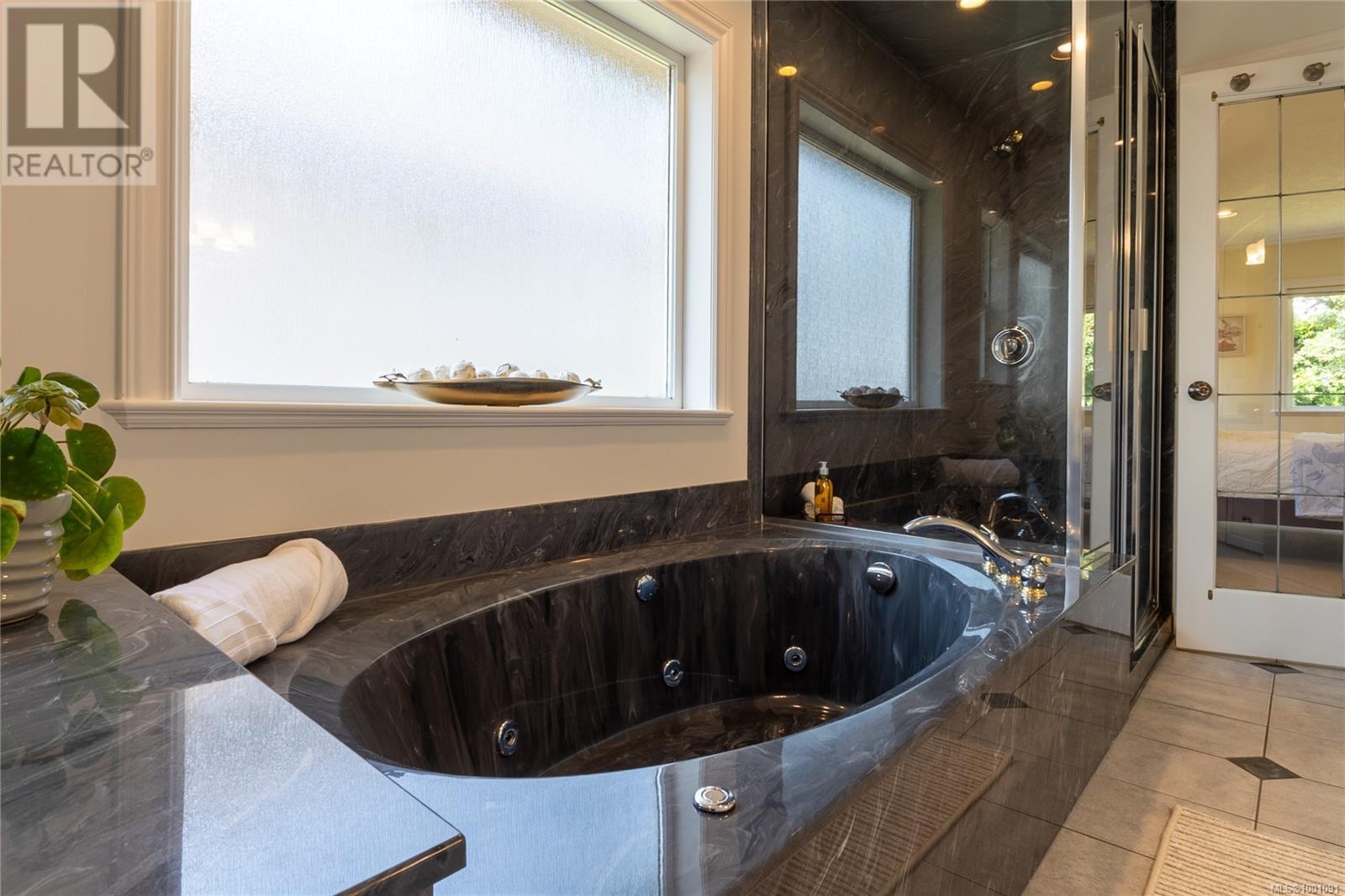 4252 Oakview Close, Saanich, British Columbia  V8N 6M8 - Photo 26 - 1001091
