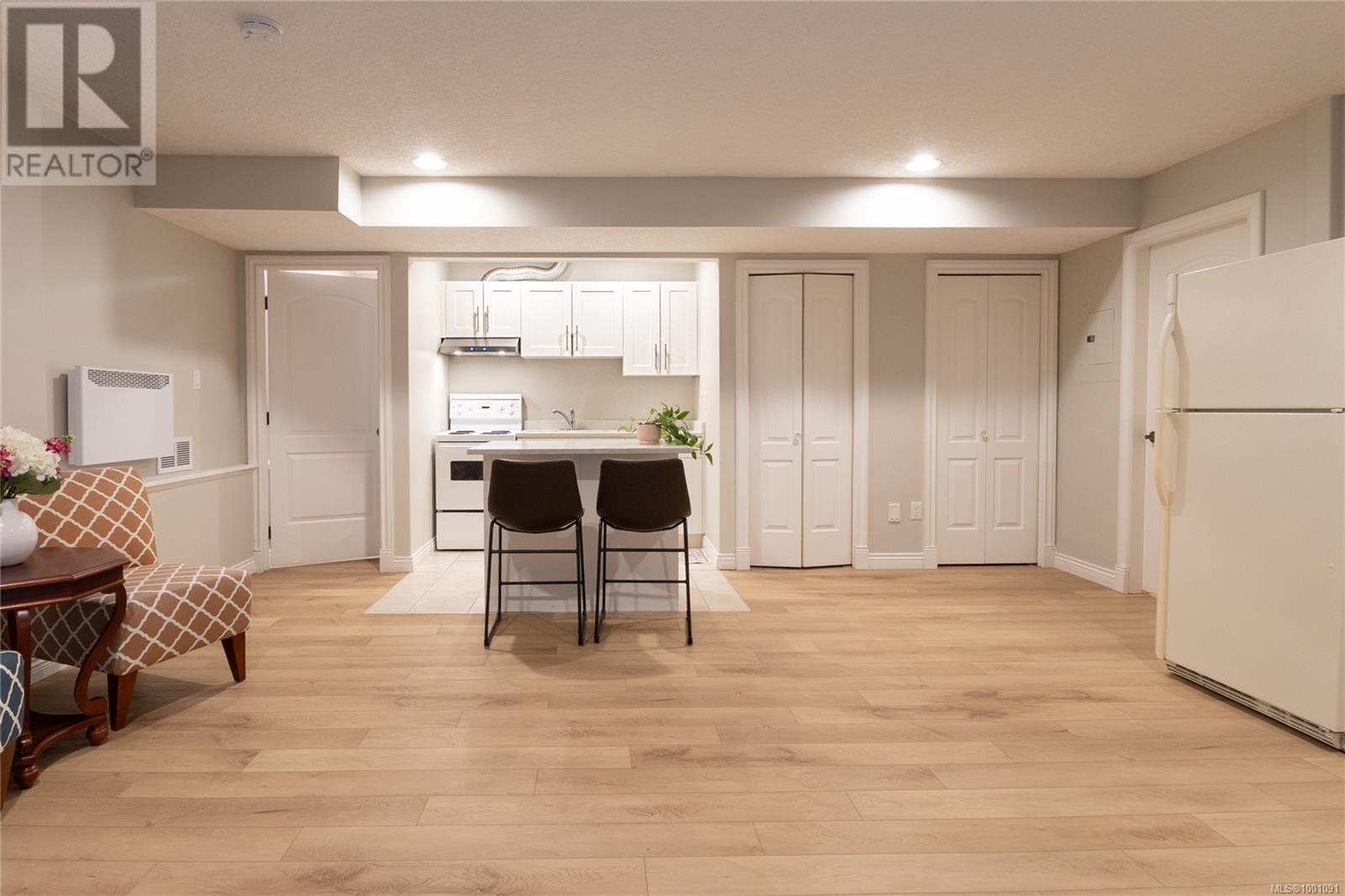 4252 Oakview Close, Saanich, British Columbia  V8N 6M8 - Photo 32 - 1001091