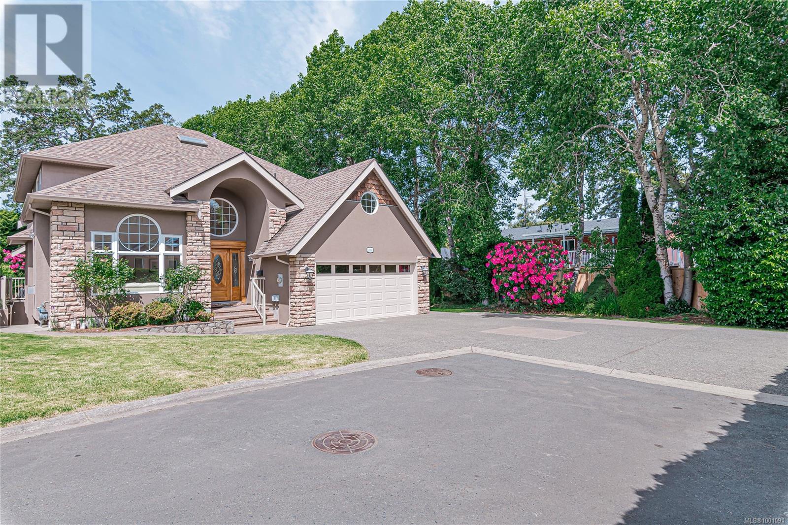 4252 Oakview Close, Saanich, British Columbia  V8N 6M8 - Photo 48 - 1001091