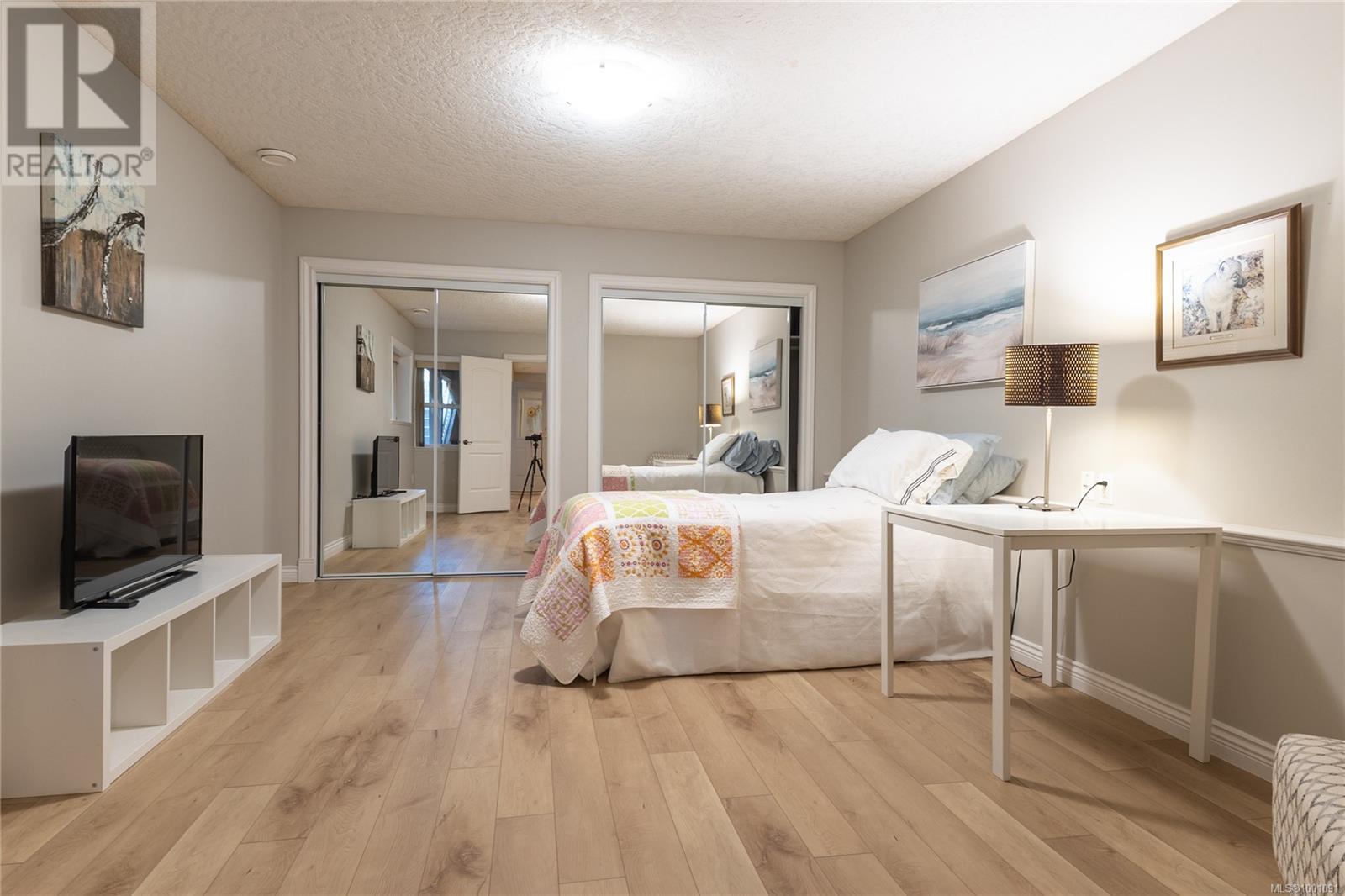 4252 Oakview Close, Saanich, British Columbia  V8N 6M8 - Photo 35 - 1001091