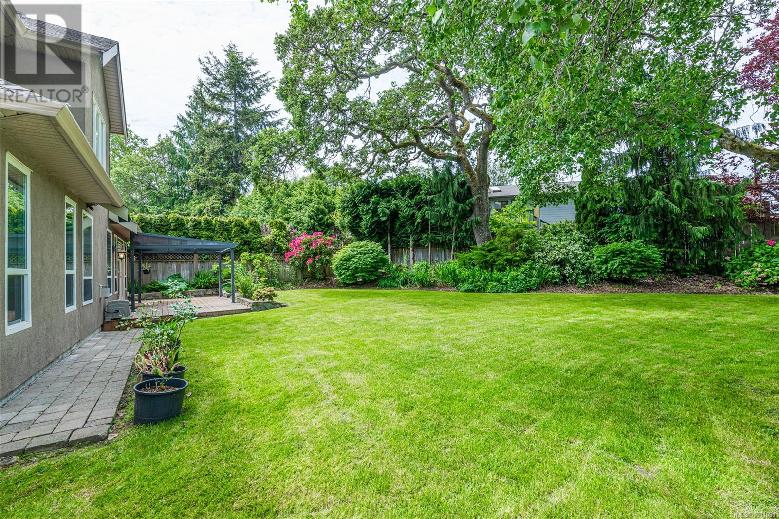 4252 Oakview Close, Saanich, British Columbia  V8N 6M8 - Photo 40 - 1001091