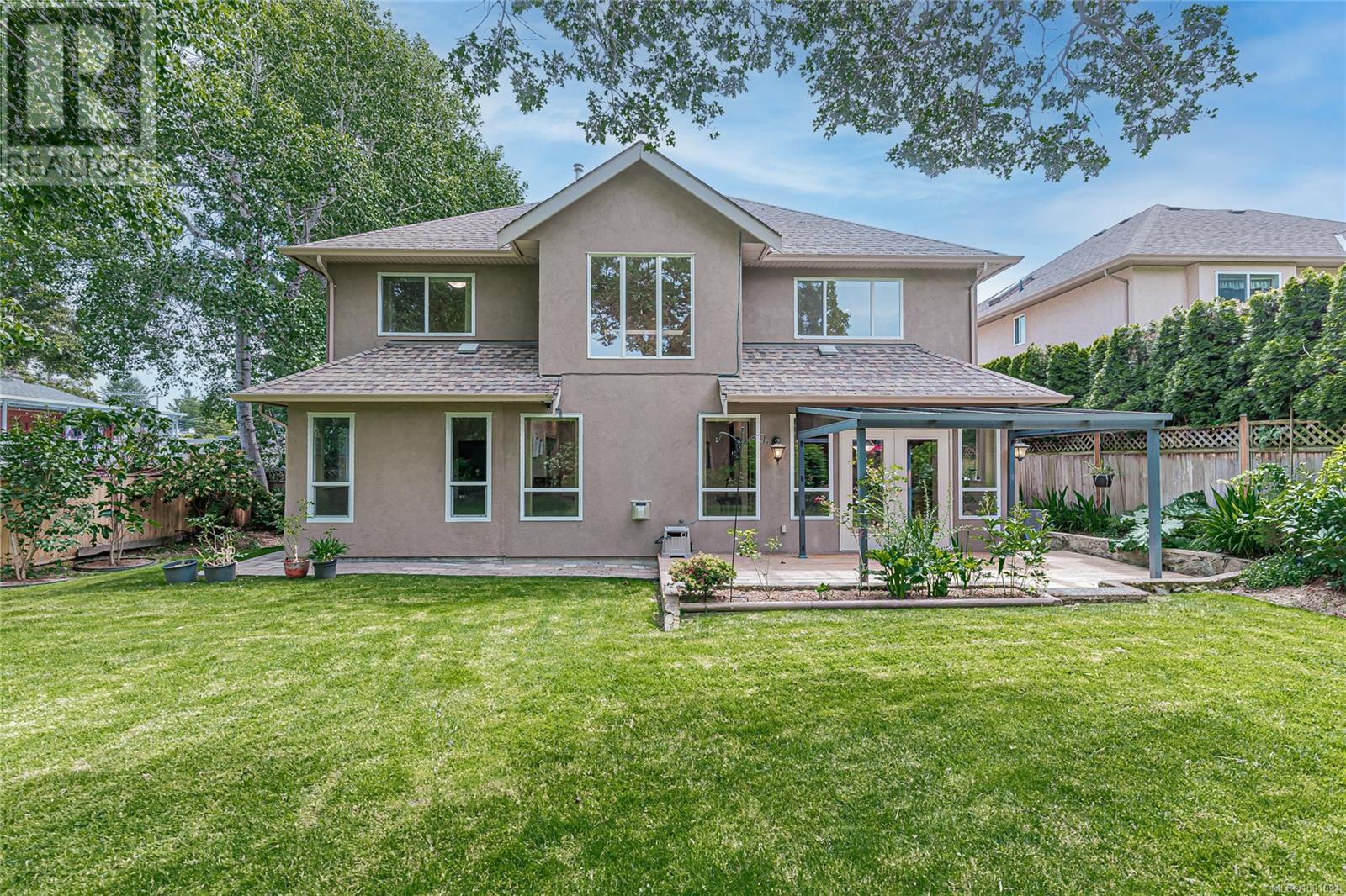 4252 Oakview Close, Saanich, British Columbia  V8N 6M8 - Photo 41 - 1001091