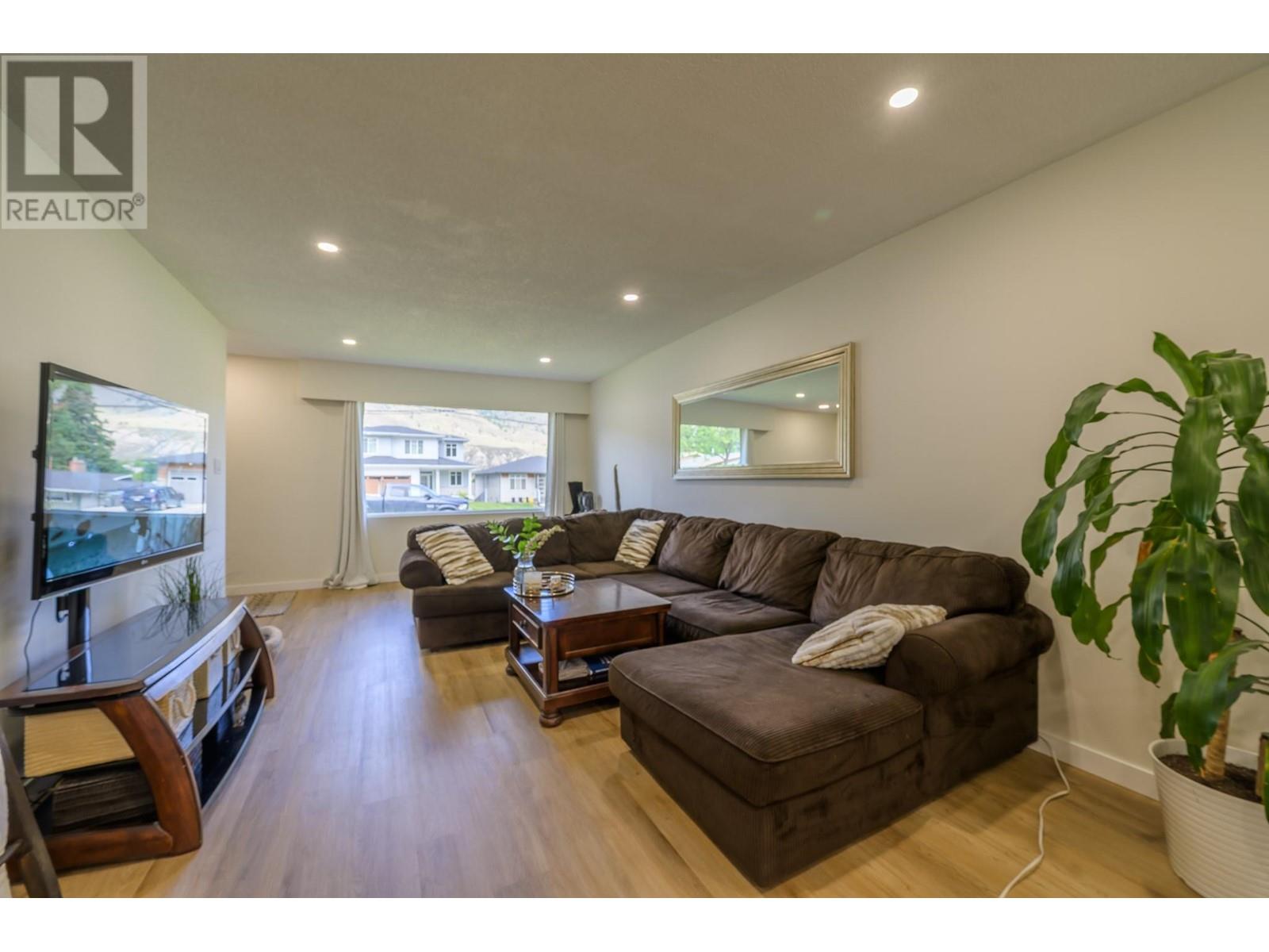 2257/2259 Valleyview Drive, Kamloops, BC V2C4C8