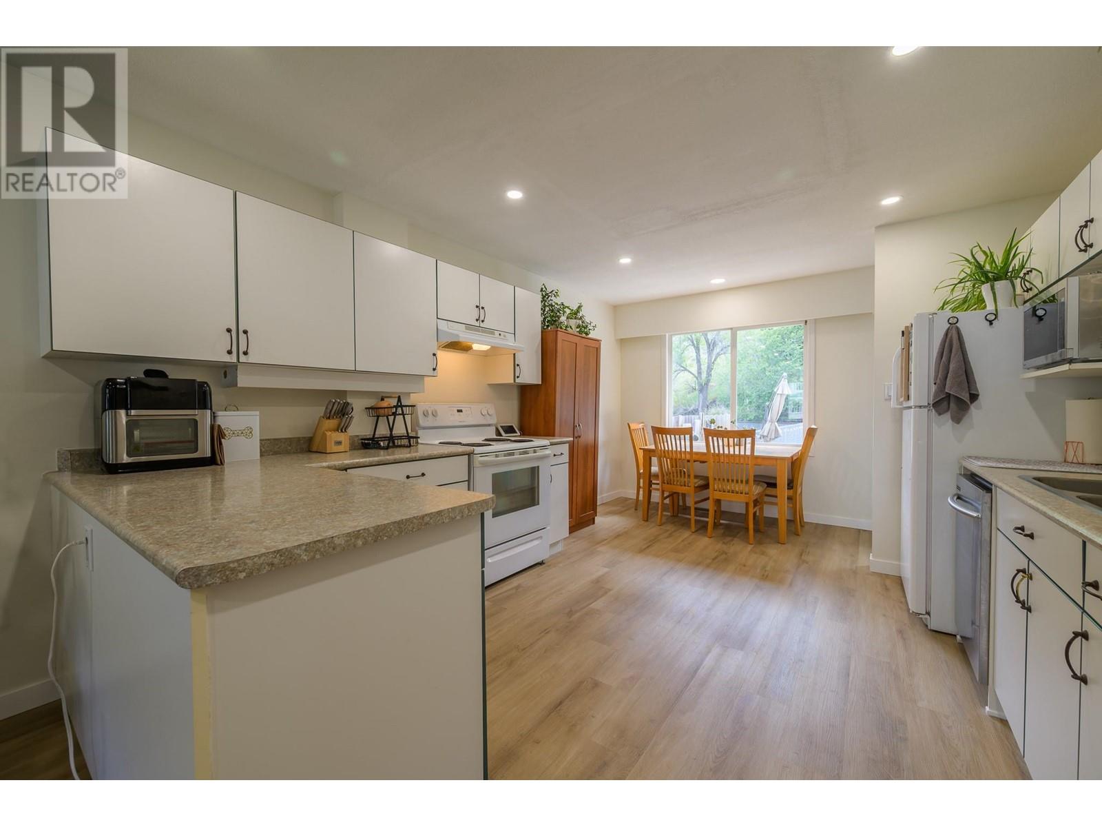 Property at 2257/2259 Valleyview Drive image 4