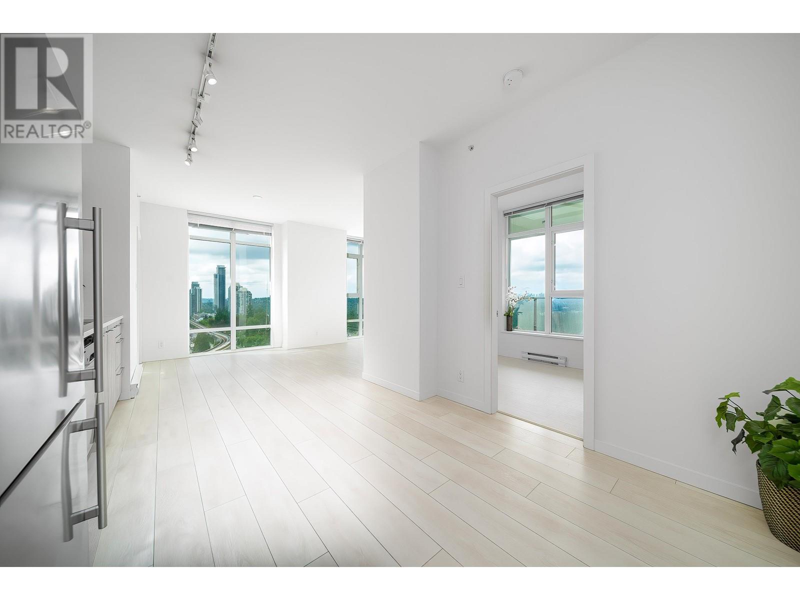 902 691 North Road, Coquitlam, British Columbia  V3J 0H9 - Photo 3 - R3009938