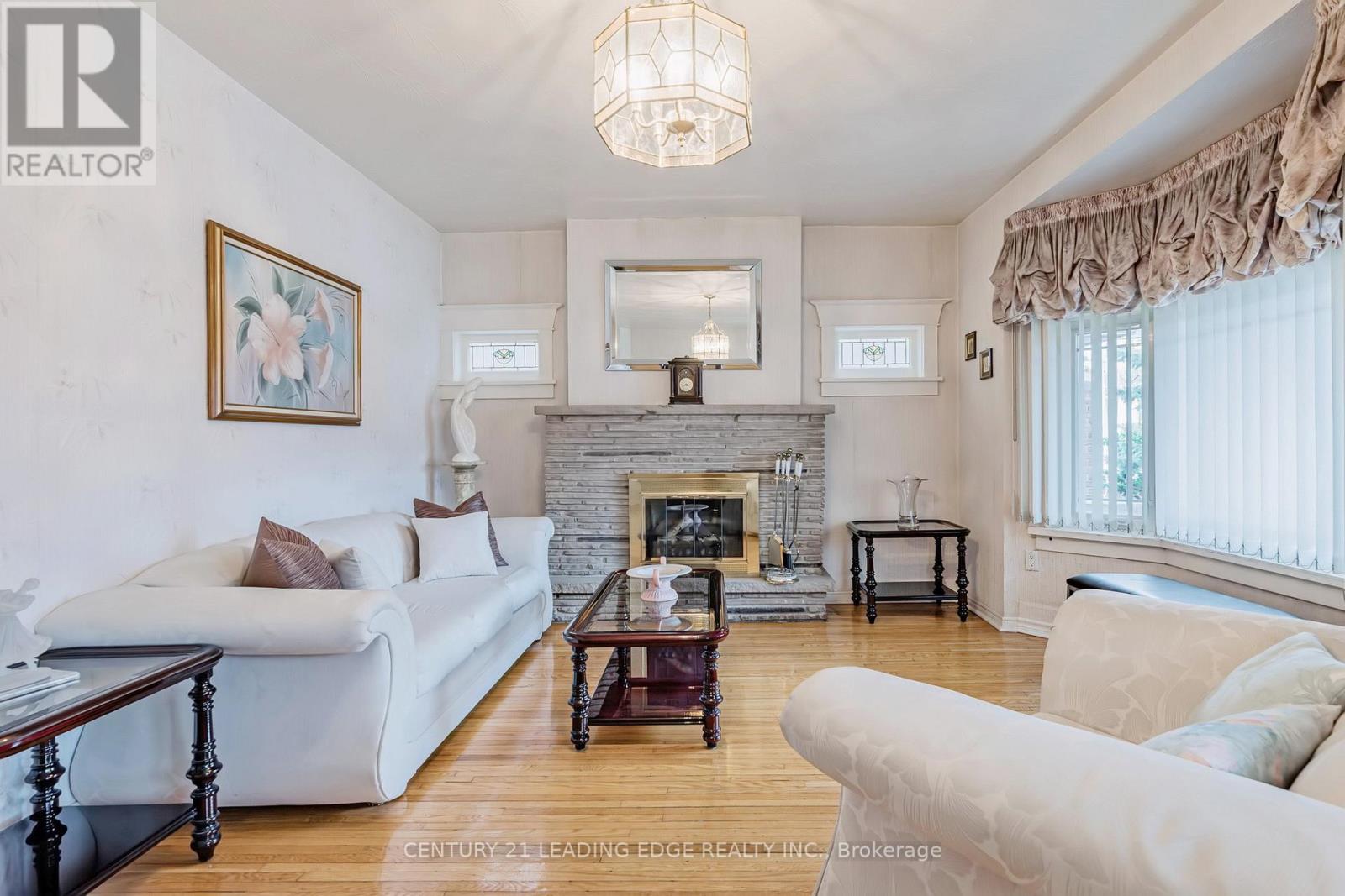 34 Chisholm Avenue, Toronto (East End-Danforth), Ontario  M4C 4V2 - Photo 9 - E12190412