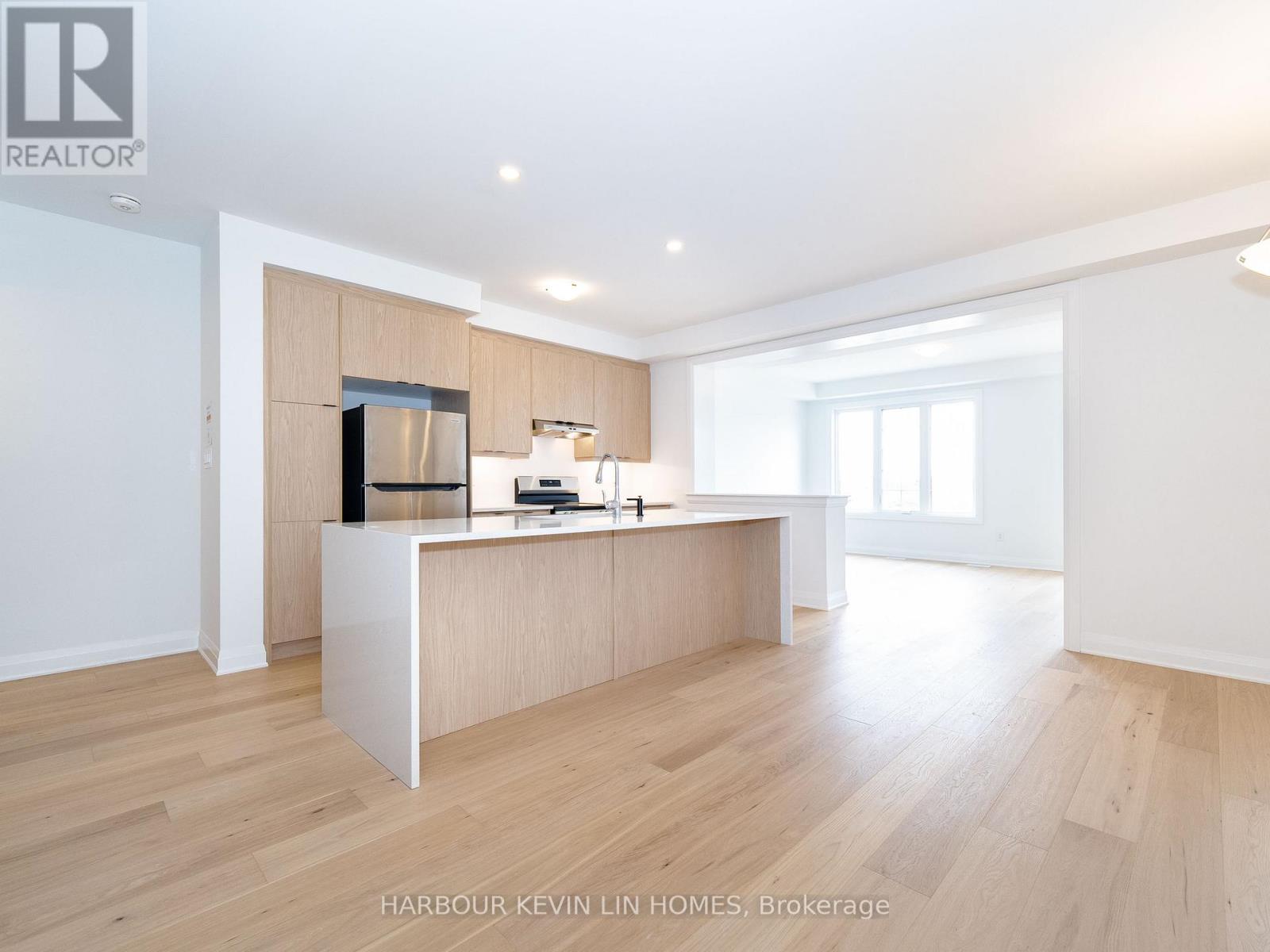 46 Azure Drive, Markham, Ontario  L6C 3M4 - Photo 5 - N12187891